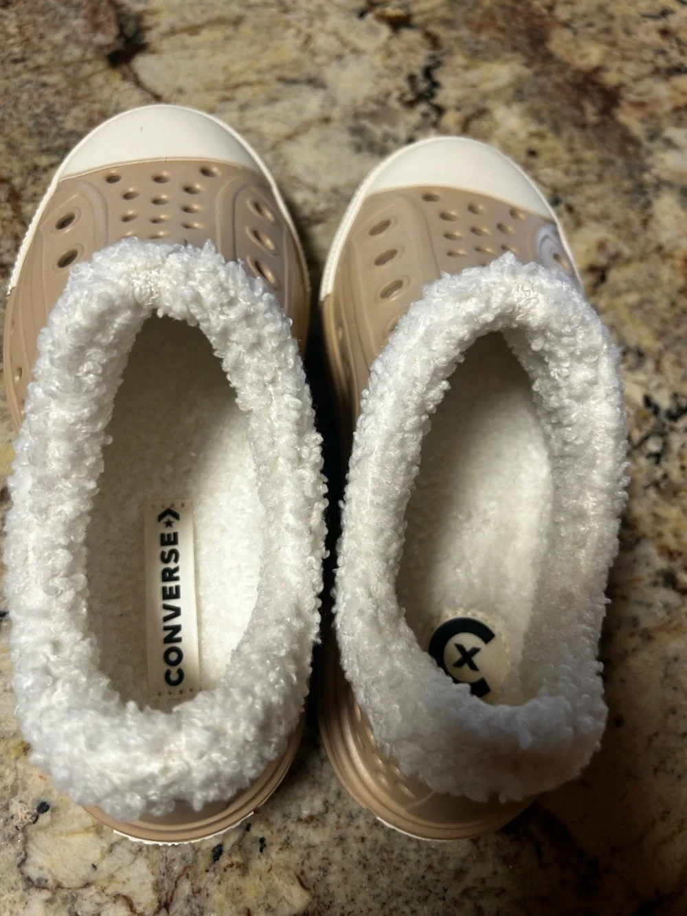 NEW Converse Kids Beige Slip-On Clog-White Sherpa Lining-Girl’s 1 Sneaker Shoe